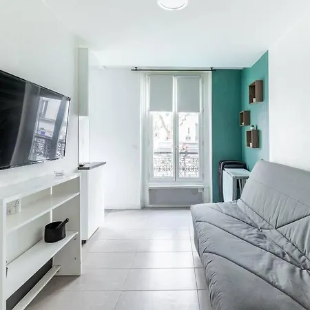 Menilmontant Pere-lachaise 1br-4p Apartment